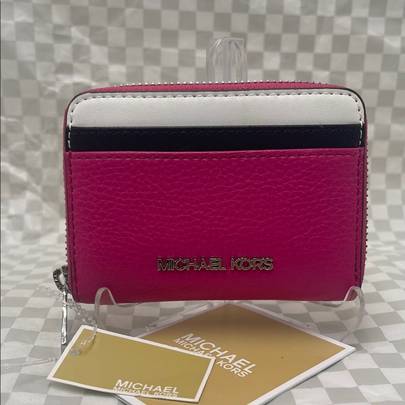 Michaela Kors Jet Set Travel Medium Color-Block Wallet
DRAGONFRUIT MULTI… - Picture 1 of 11